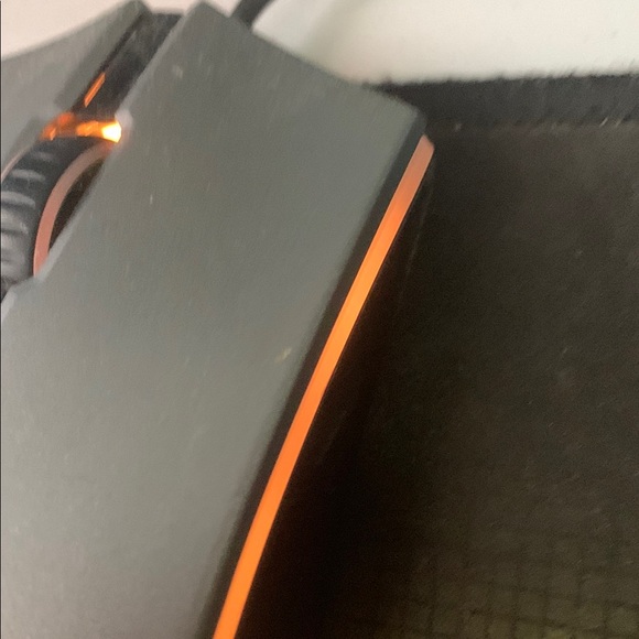 Gaming Mouse with Pink LED Lights - Picture 5 of 11